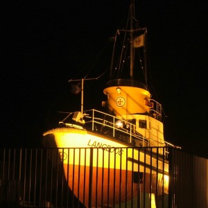 MRB Langeoog wird nachts angeleuchtet, 2006.