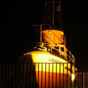 MRB Langeoog wird nachts angeleuchtet, 2006.