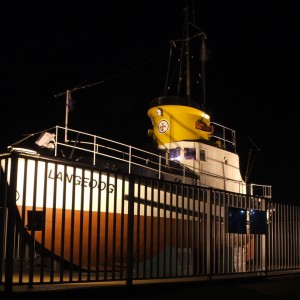 MRB Langeoog wird nachts angeleuchtet, 2006.