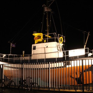 MRB Langeoog wird nachts angeleuchtet, 2006.