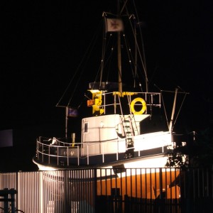MRB Langeoog wird nachts angeleuchtet, 2006.
