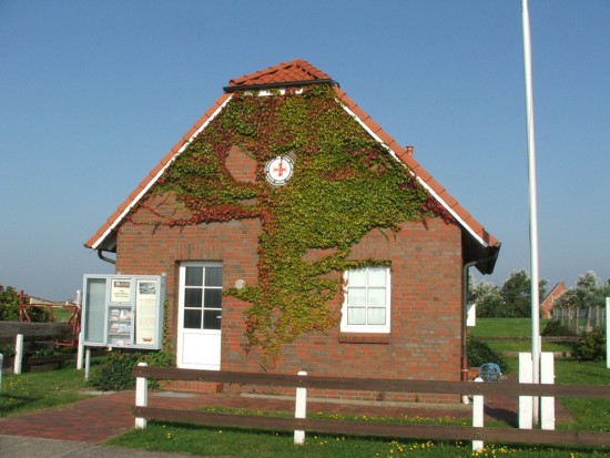 'neues' Rettungsgebäude der DGzRS am Langeooger Hafen, 2006