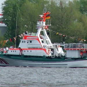 SRK John T Essberger, Einlaufparade Hafengeburtstag 2005.